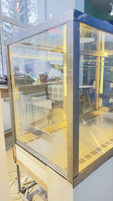 Кондитерская витрина