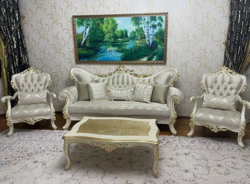 Мягкий диван и кресло