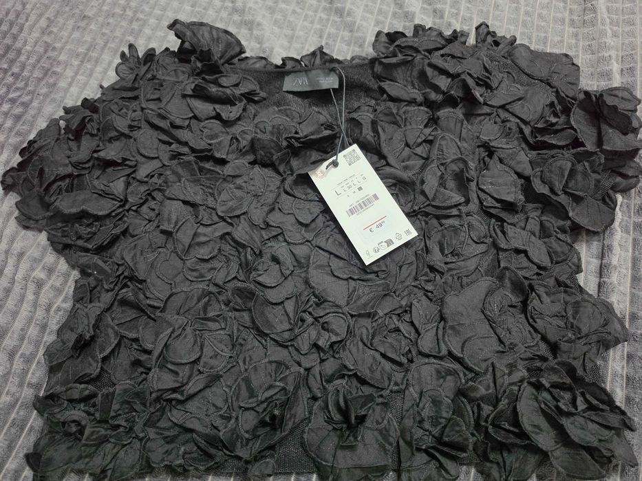 Дамски блузи и потници на Zara и Stradivarius