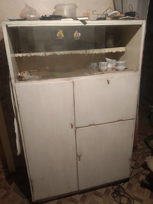 Советский кухонный стол и шкаф