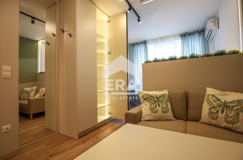 Продава се Тристаен апартамент в София, Център - 104 кв.м за 1614 €/кв.м - Снимка #3