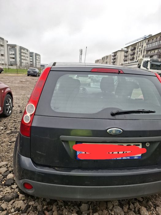 Vând auto Fiesta