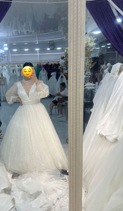 Продам платье очень красивая один раз одевала