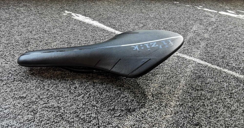 Sa bicicleta carbon Fizik arione