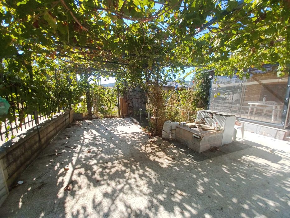 Продава къща с площ 50м2 с двор 160м2 в Паралия Врасна, Северна Гърция