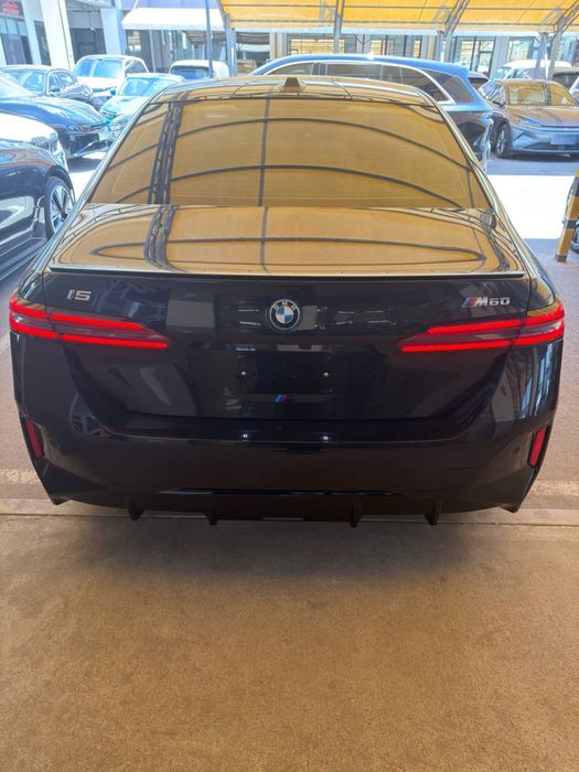 BMW i5 M60 2024 yil