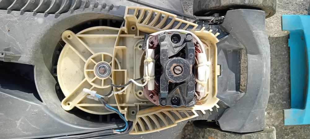 Mașini de tuns iarba pentru piese