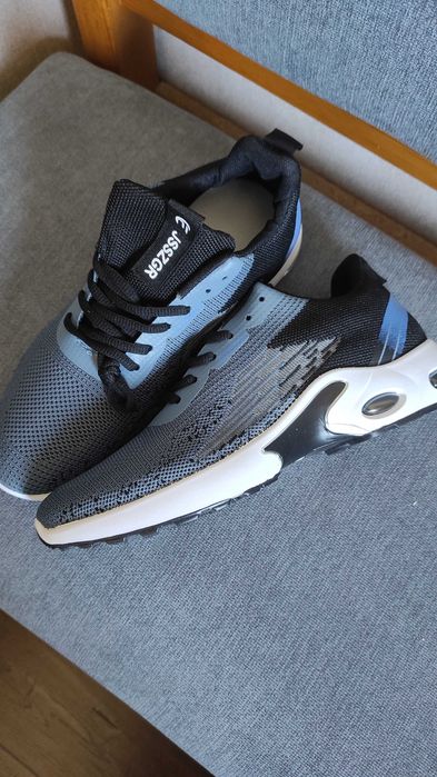 Мужские кроссовки новые