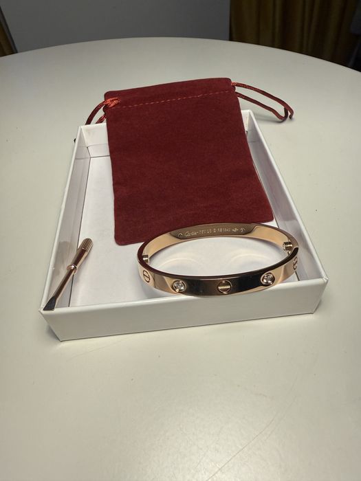 Bratara cartier cu pietre diferite marimi si culori