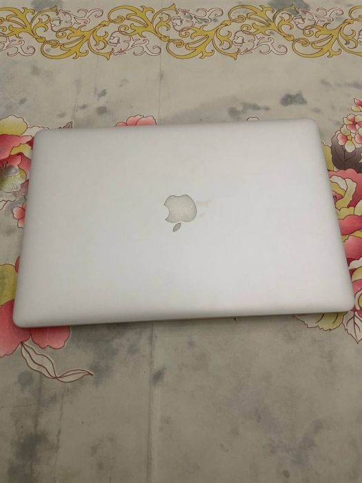 Mac book pro 15 yaxshi ishlatingan