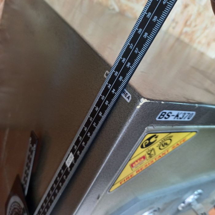 Сейф несгораемый для офиса и дома