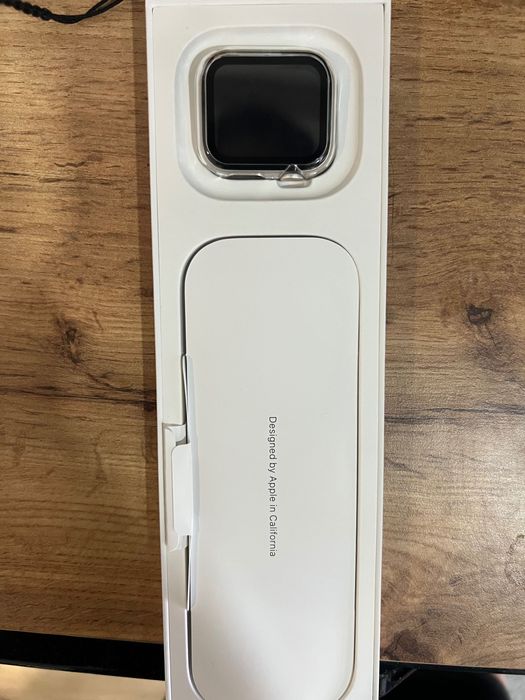 Дамски часовник Apple като нов