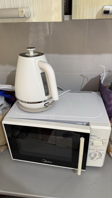 Продам микроволновку Midea