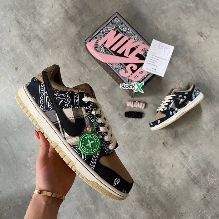 SB Dunk Low x Travis Scott