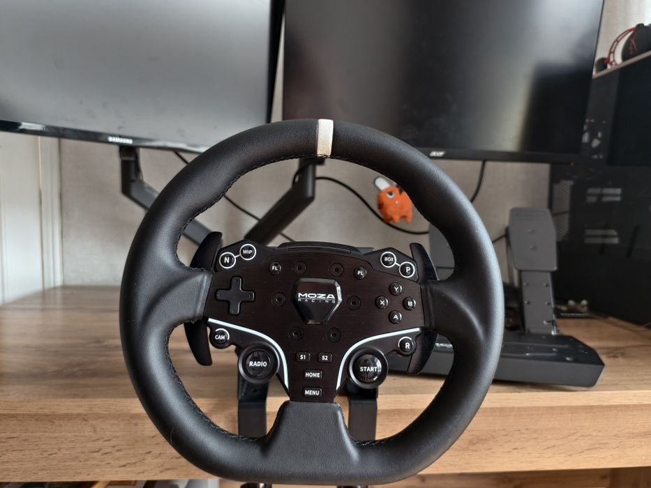 Moza R5 игровой руль