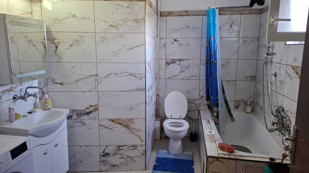 Casa de vanzare P+1 + Spatiu comercial sau schimb cu apartament in Ploiesti + dif