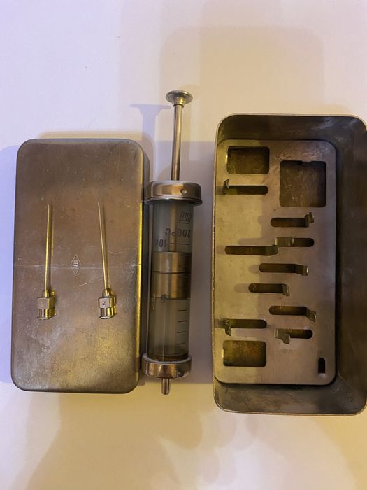 Serincă la cutie vintage