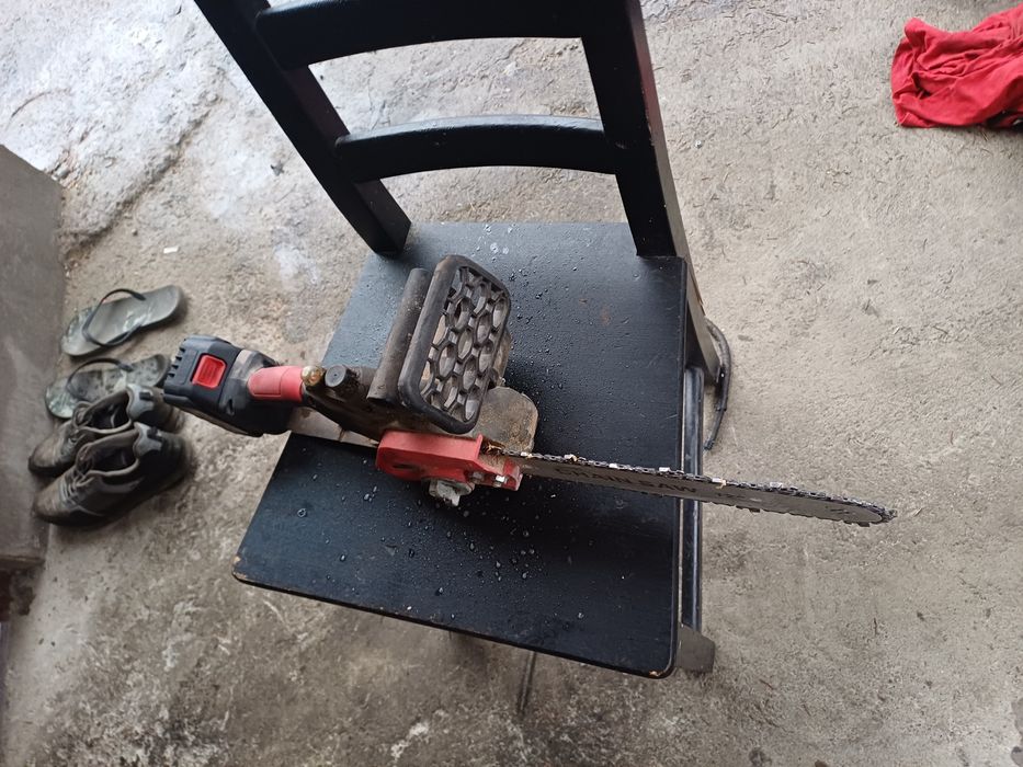 Drujba electrica 250 lei stare buna vine cu baterie si incarcator