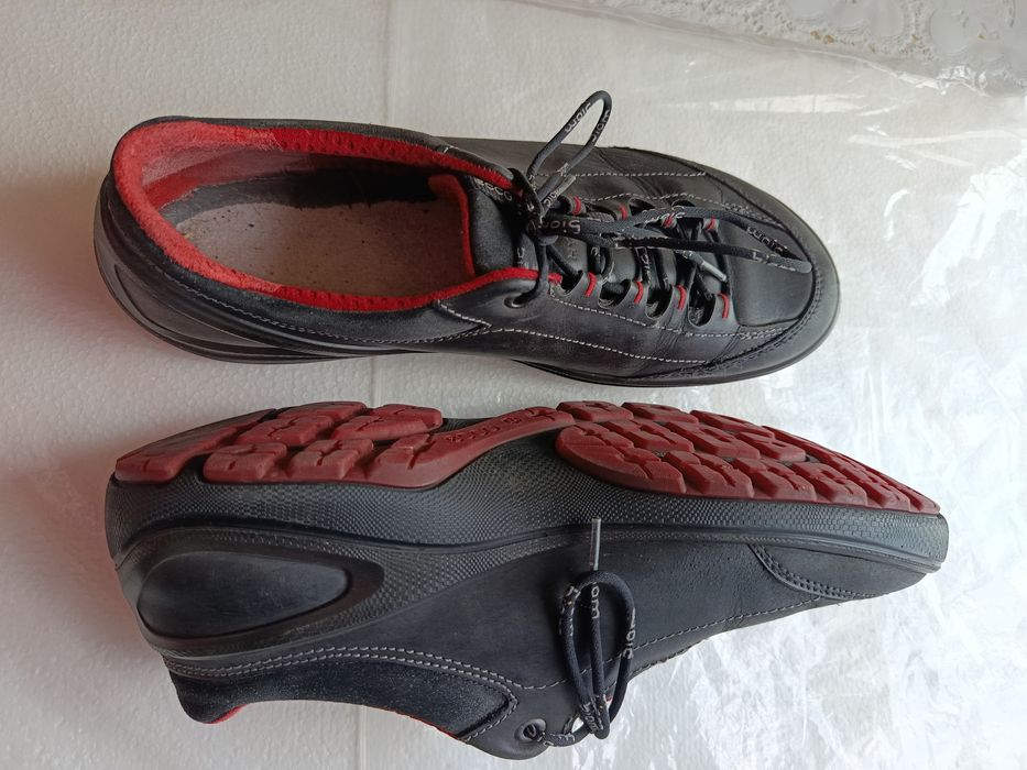 Продам обувь  цена 3000