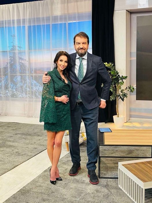 AVIN дантелена рокля в зелен цвят