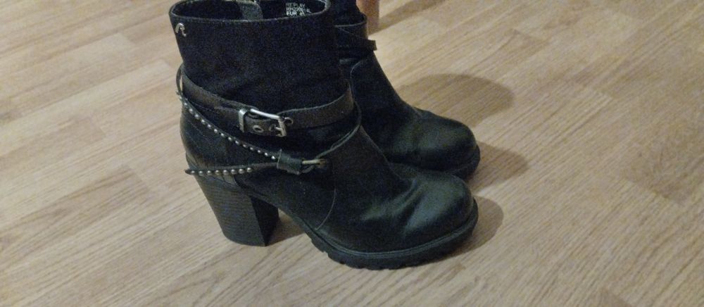 Продавам дамско кожено  яке и обувки