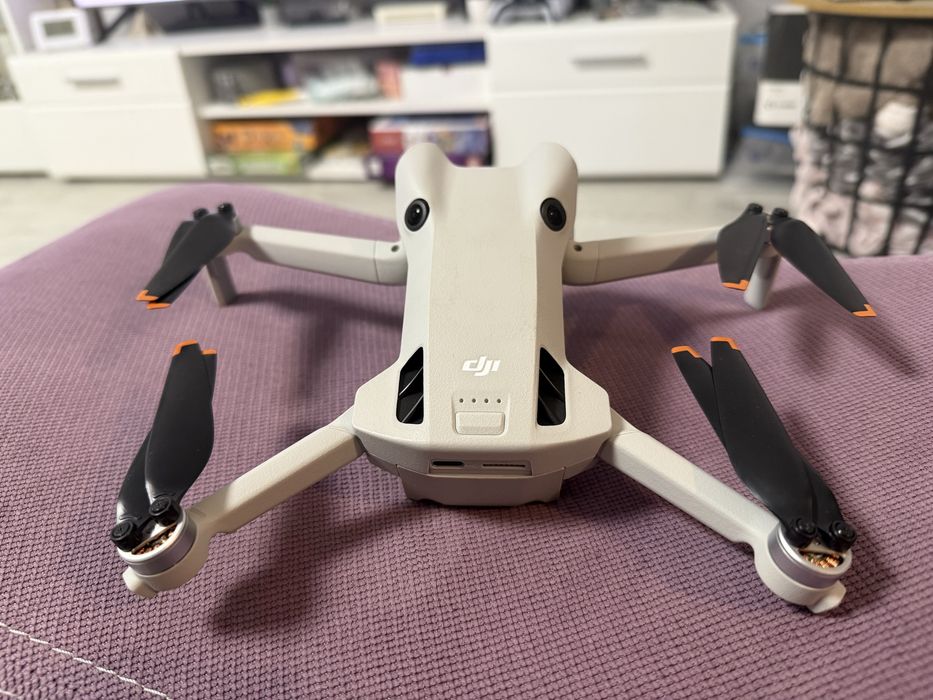 REZERVATA - DJI Mini 4 Pro + RC N3 + 2 baterii, garantie Emag