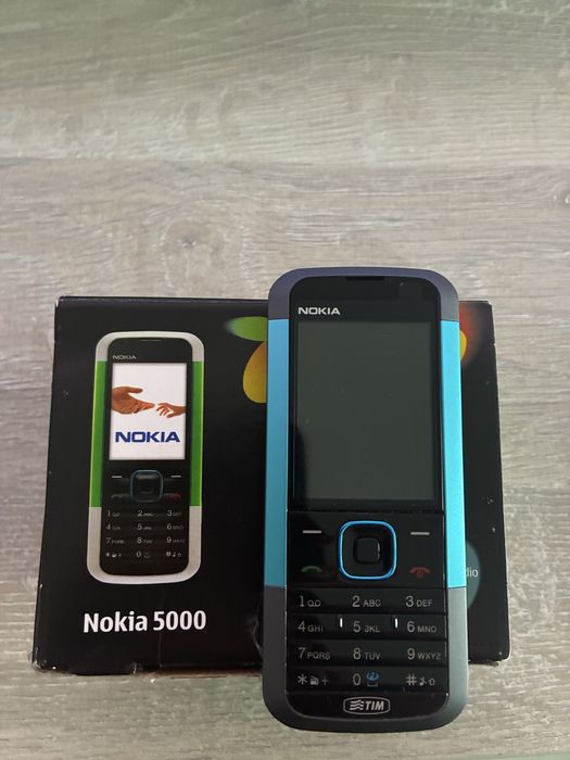 Nokia 5000 telefonul este nou folie pe ecran si 0 minute