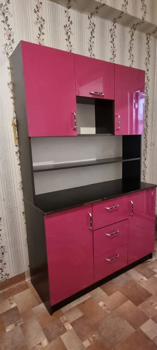 Продам шкаф красный