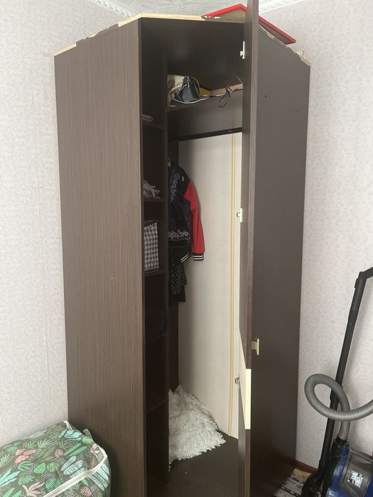 Продам шкаф в среднем состояний