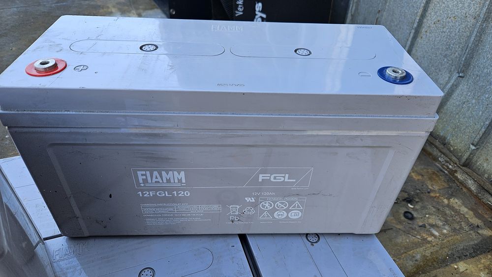 Тягов акумулатор професионална серия  Fiamm