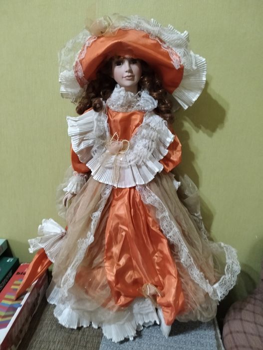 Фарфоровая кукла, распродажа