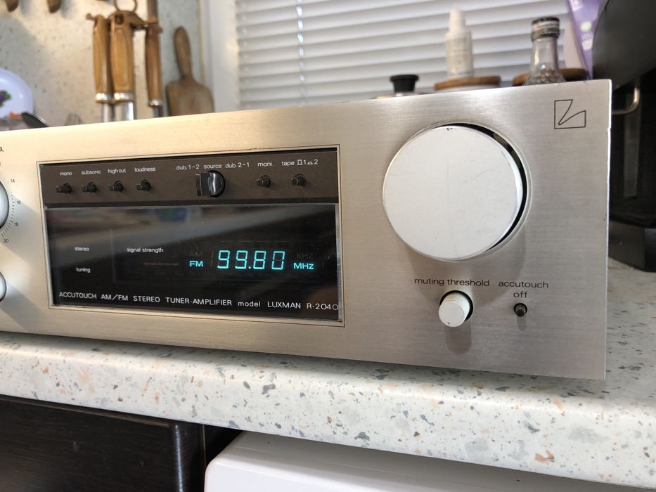 Luxman R-2040 resiver