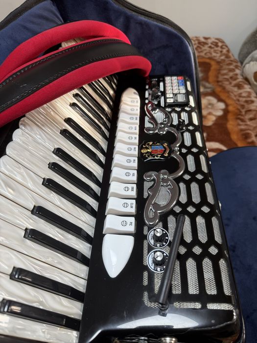 Acordeon cu midi Guerrini