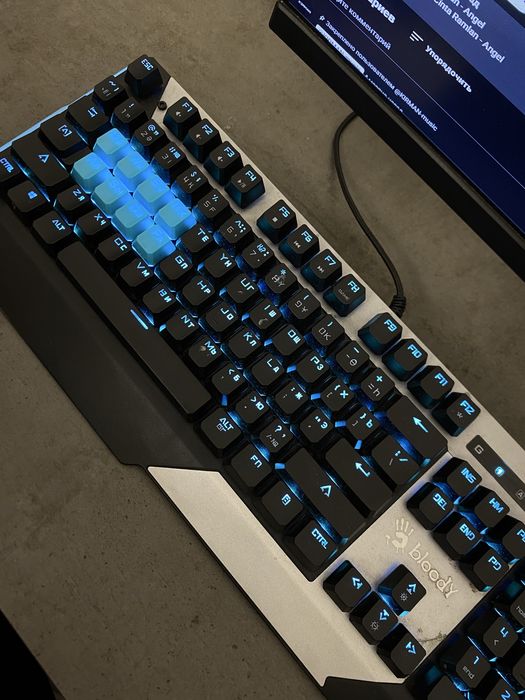 Продам клавиатуру bloody