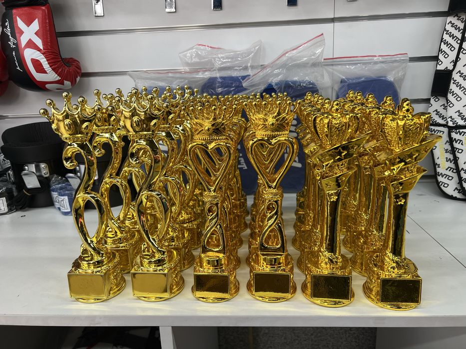Статуэтки  и награды