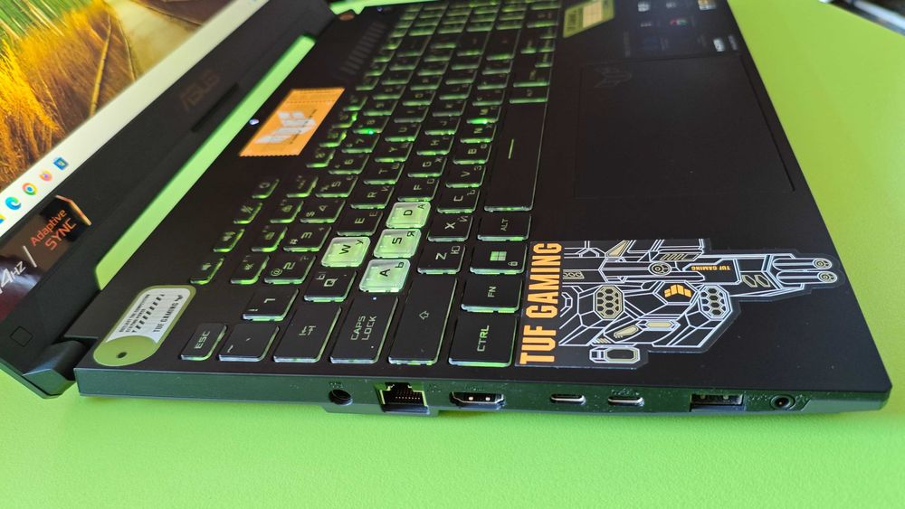 Продавам геймърски лаптоп ASUS TUF Gaming F15 FX507ZC4 - като НОВ