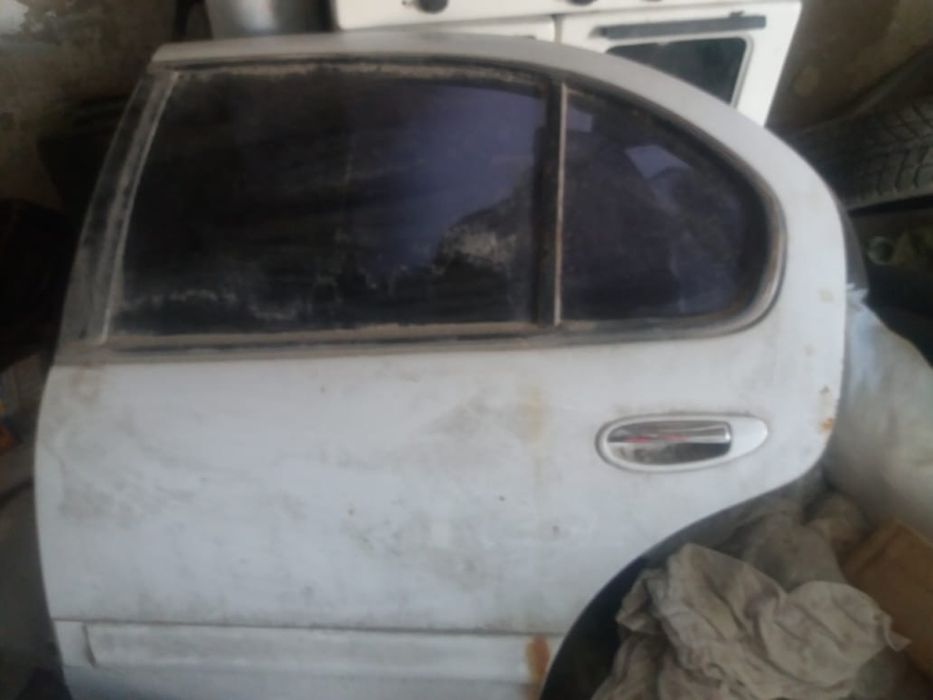 Двери на Nissan maxima, cefiro