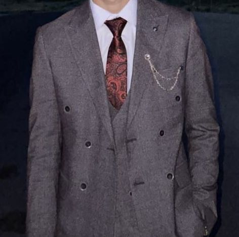 Продам костюм  даром за 25