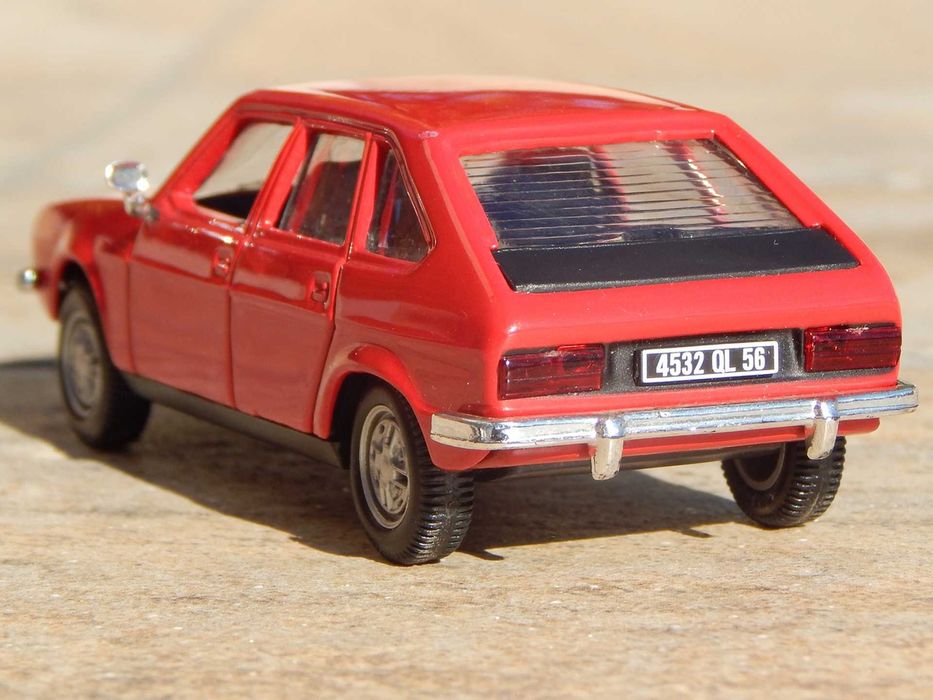Macheta Renault 30 1975–1984 scara 1:43 Norev Franta uzata