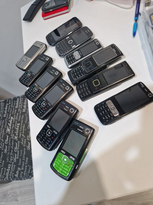 Telefon Nokia cu clapeta si slide