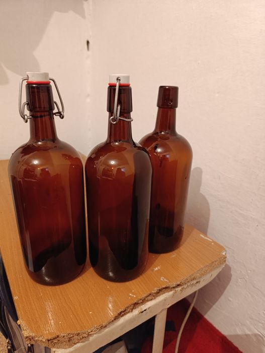 Бутылки тёмные с закрывашками