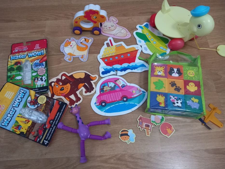 Lot jucării bebe cuburi puzzle 40 lei