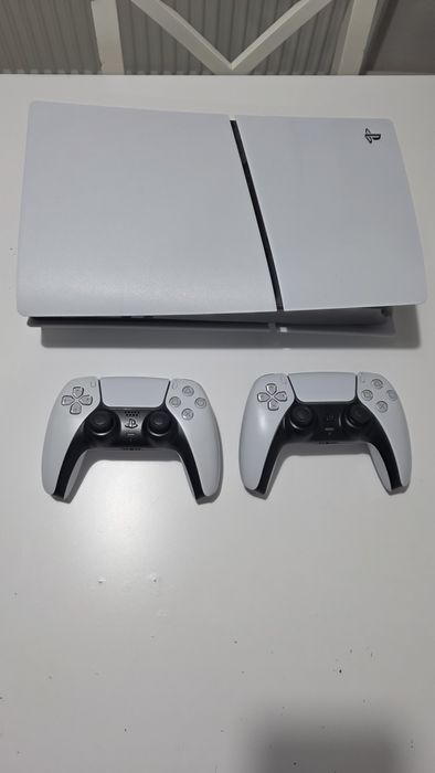 PlayStation 5 slim Model cu cd+2 manete si Cont cu 9 jocuri instalate!