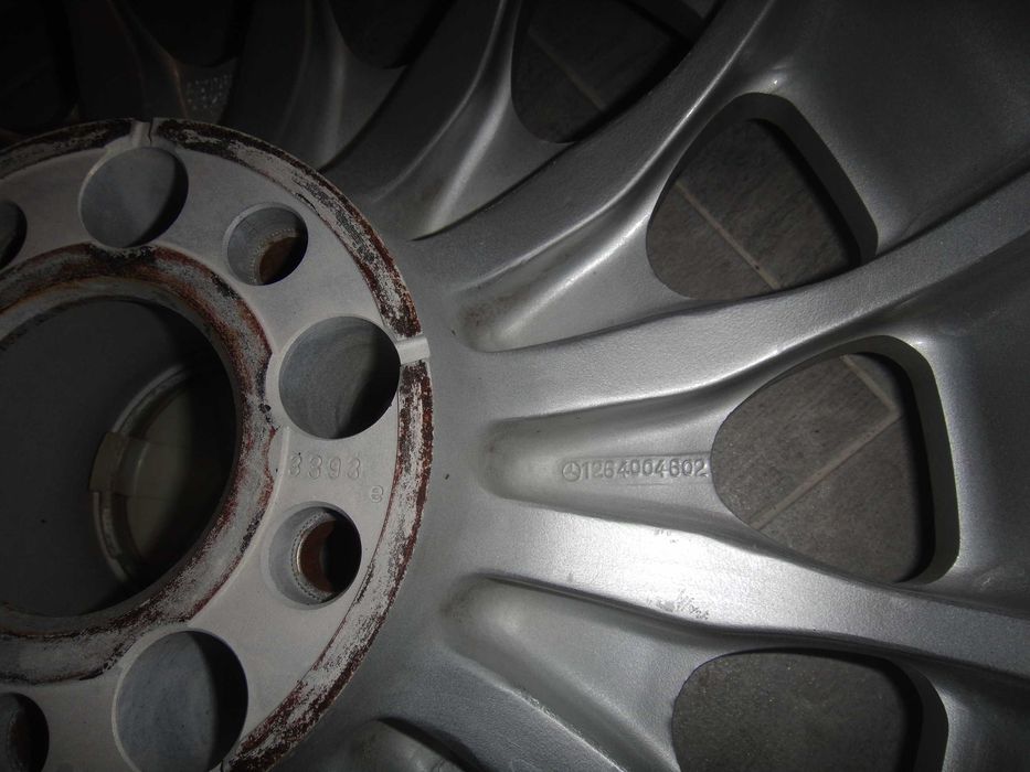 4 броя оригинални капачки за Мерцедес и Джанта W 126