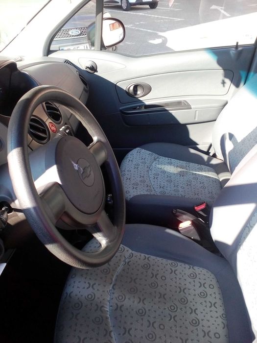 Vând Chevrolet Spark