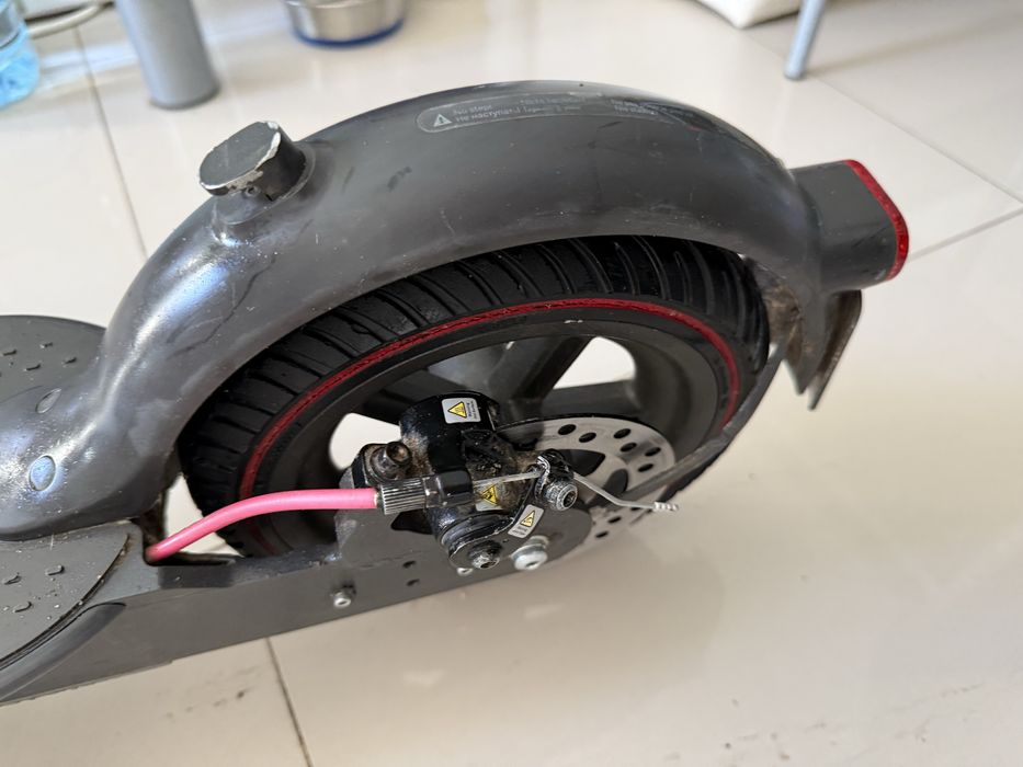 Xiomi Pro 2  trotineta electrica  cu incarcator si tot ce se vede la p