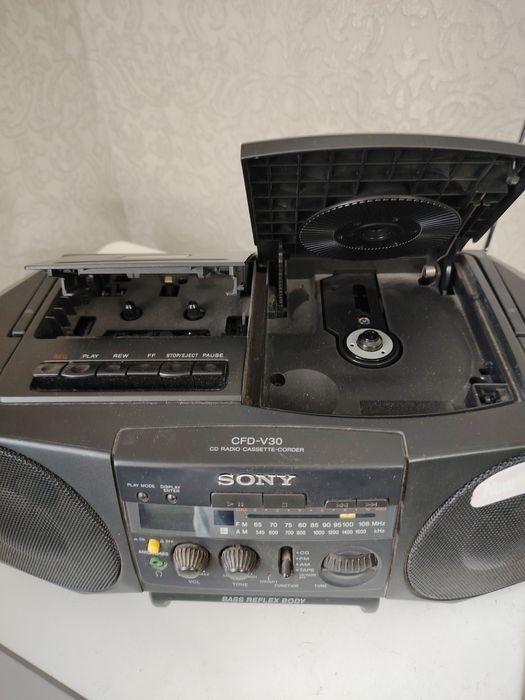 Радио магнитола Sony CFD- V30