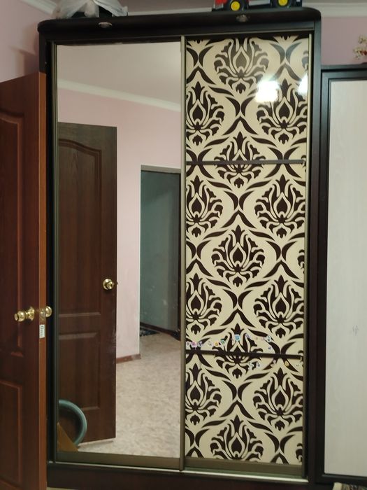 Срочно продам двухдверный шкаф ку