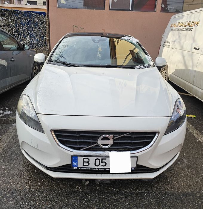 VOLVO  V40  2014
