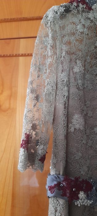 Rochie de ocazie deosenita din materiale de inalta calitate.